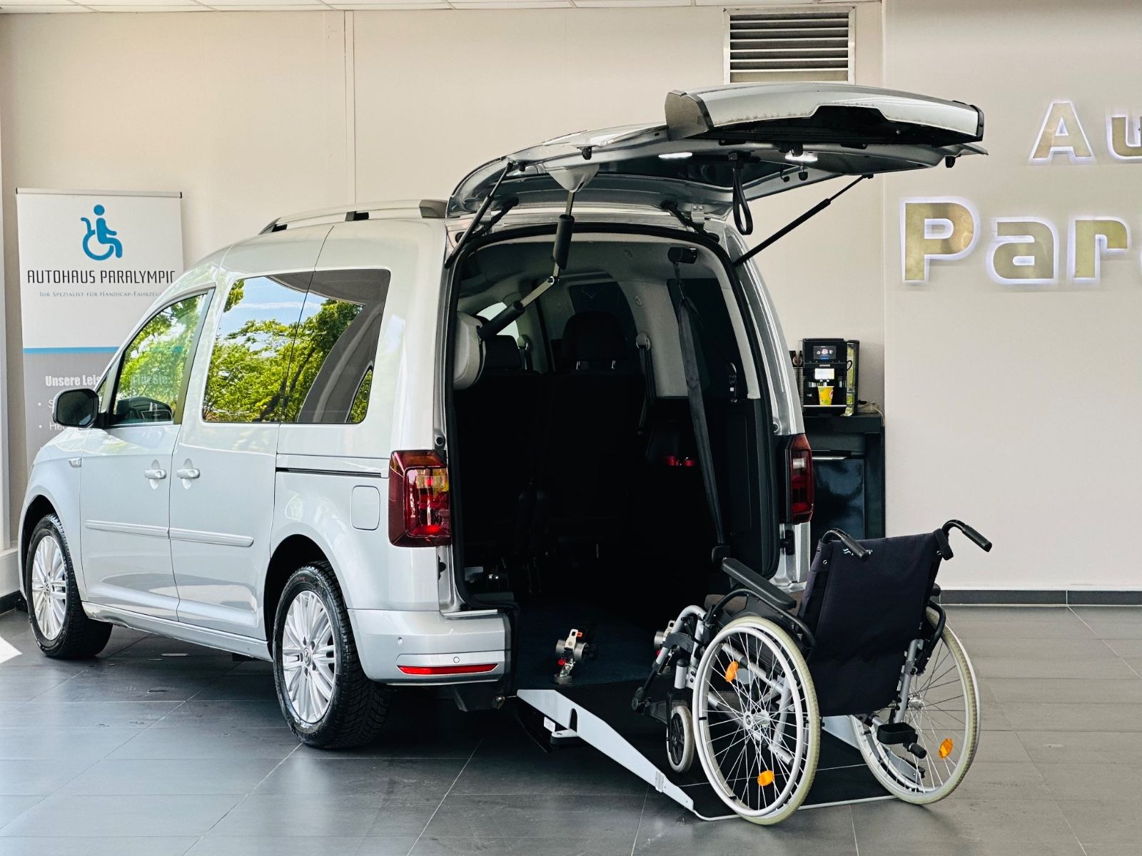 Caddy Highline TDI DSG Behindertengerecht-Rampe